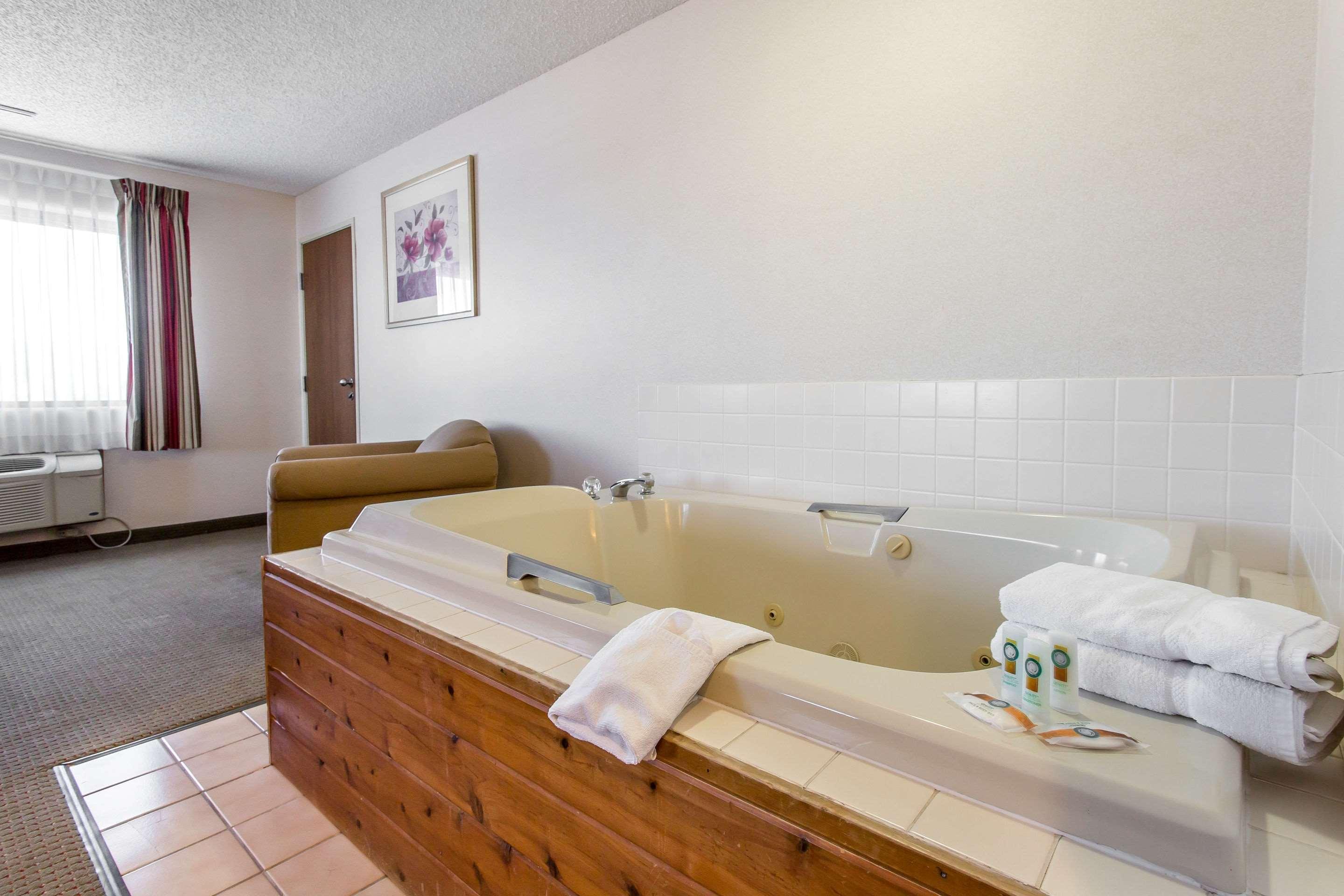 Quality Inn Delta Gateway To Rocky Mountains Eksteriør billede