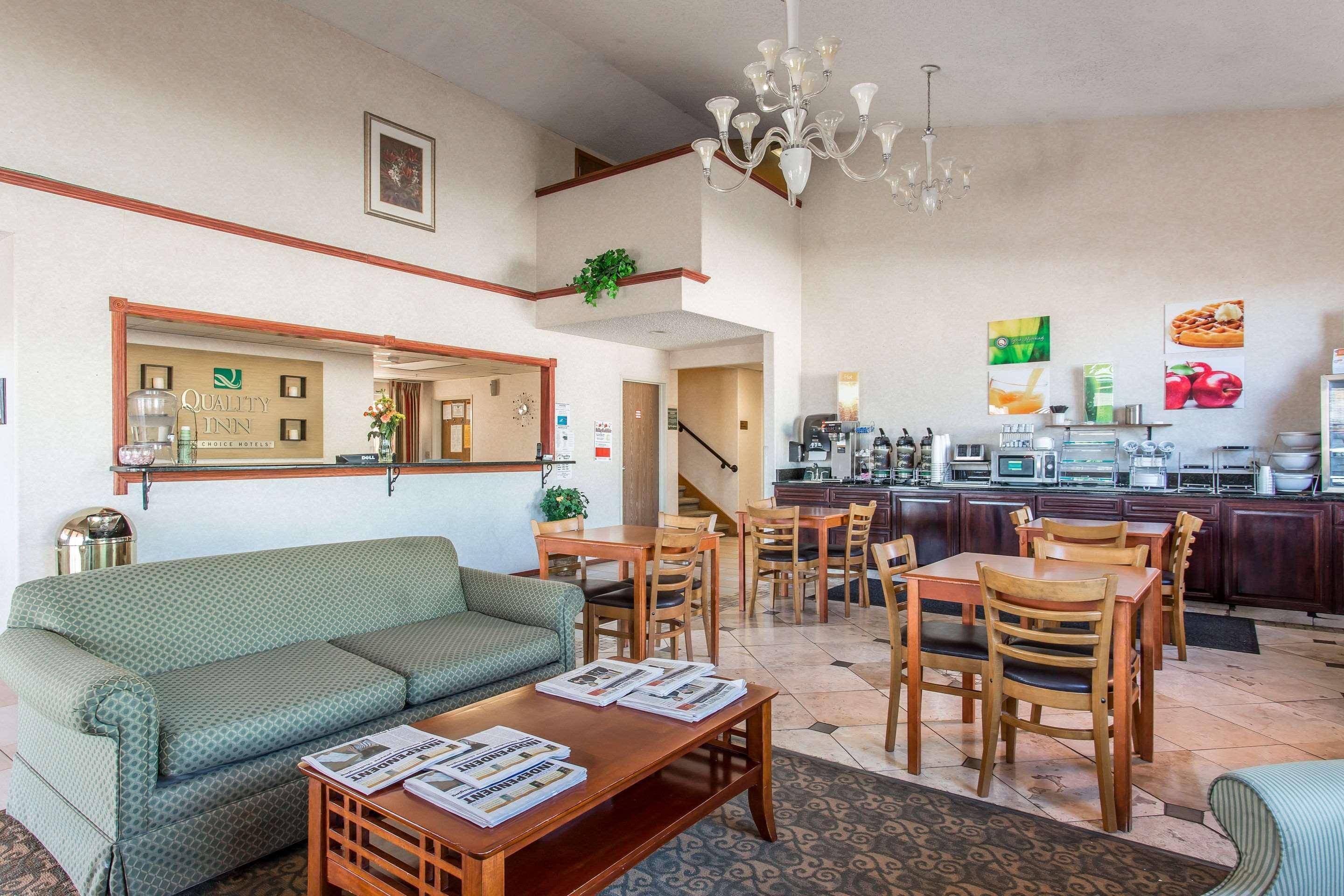 Quality Inn Delta Gateway To Rocky Mountains Eksteriør billede